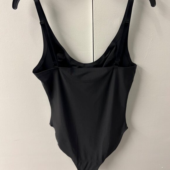 SKIMS UNLINED PLUNGE BODYSUIT - Picture 3 of 4